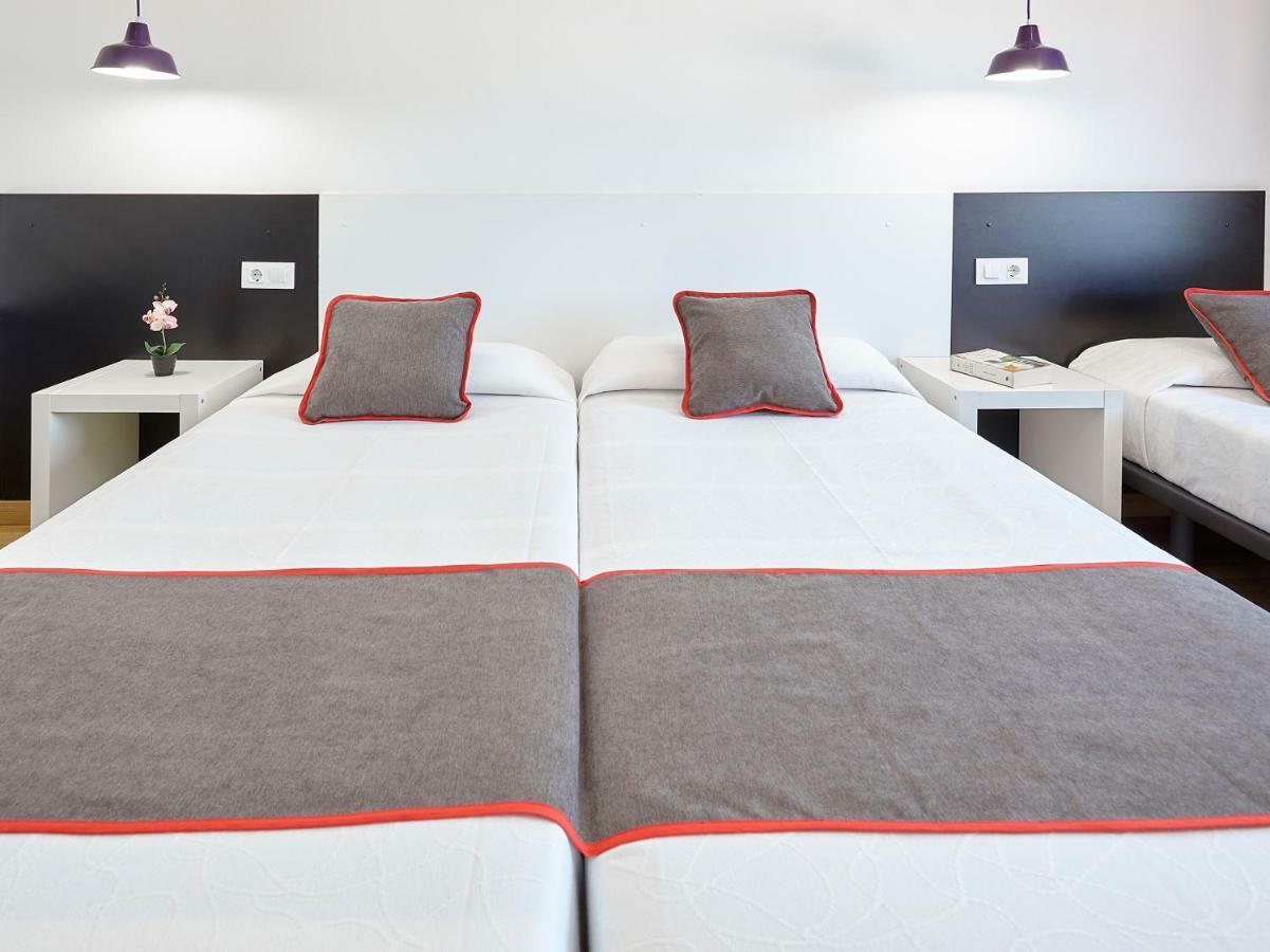 Hostal Mas Ferrer Cornellá de Terri Exterior foto